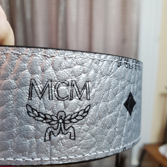 Brand New with Tags MCM Claus Reversible Metallic Silver Belt - Picture 4 of 10